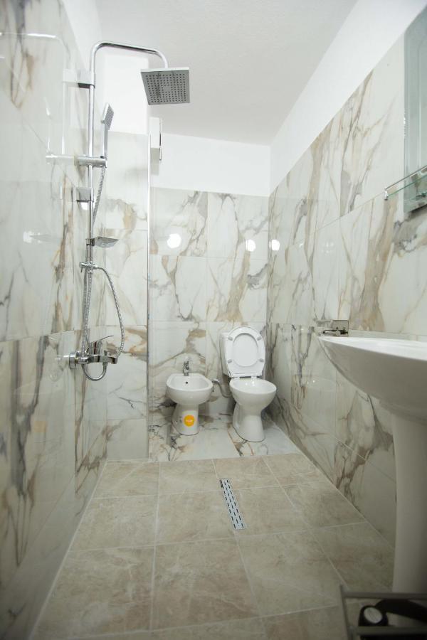 Vila Lika Hotel Korça Kültér fotó