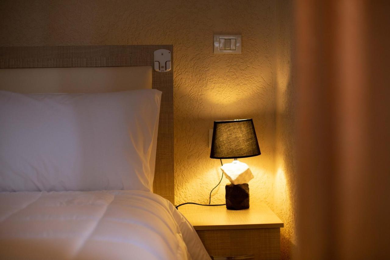 Vila Lika Hotel Korça Kültér fotó