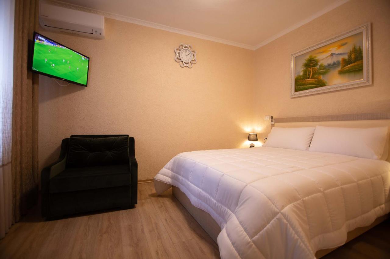 Vila Lika Hotel Korça Kültér fotó