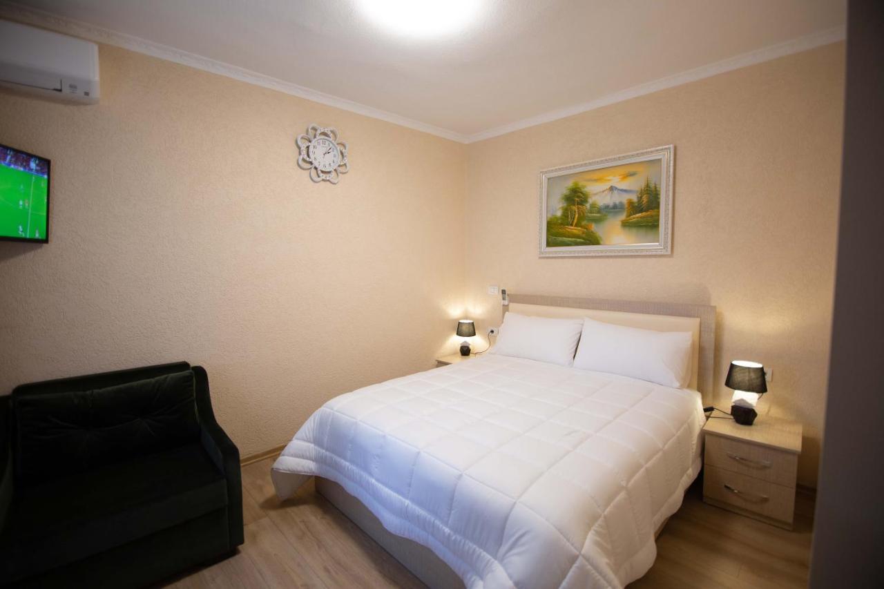 Vila Lika Hotel Korça Kültér fotó