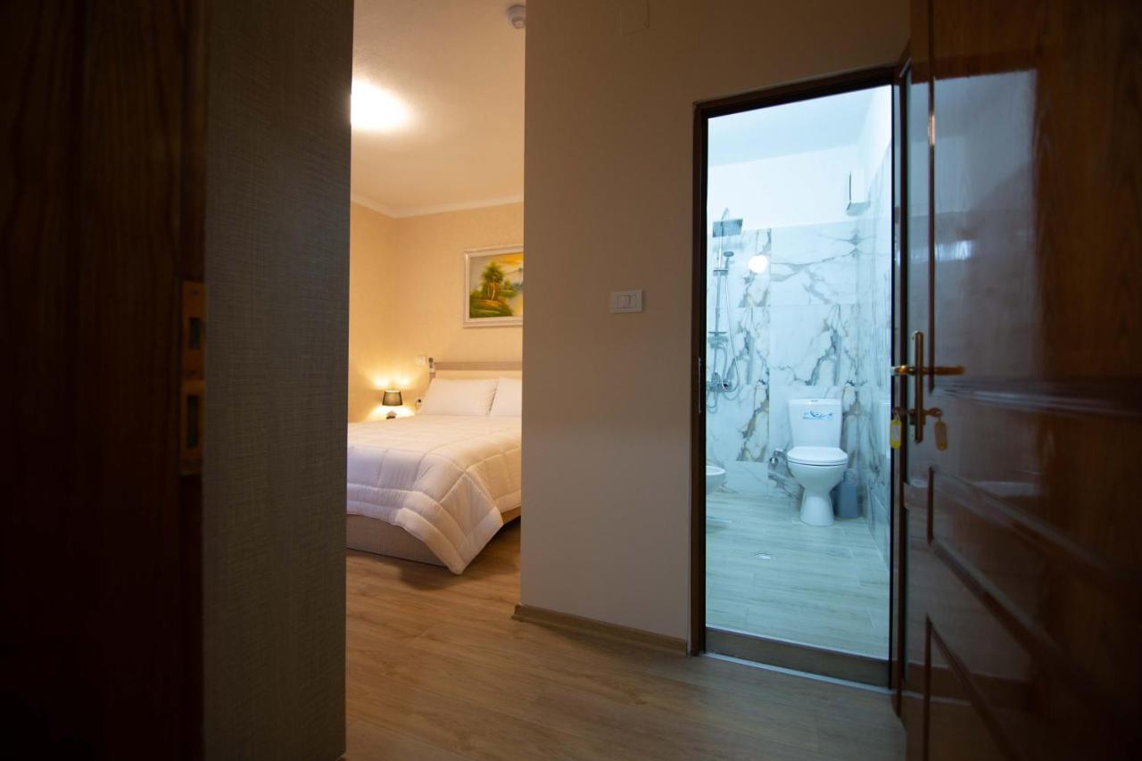 Vila Lika Hotel Korça Kültér fotó