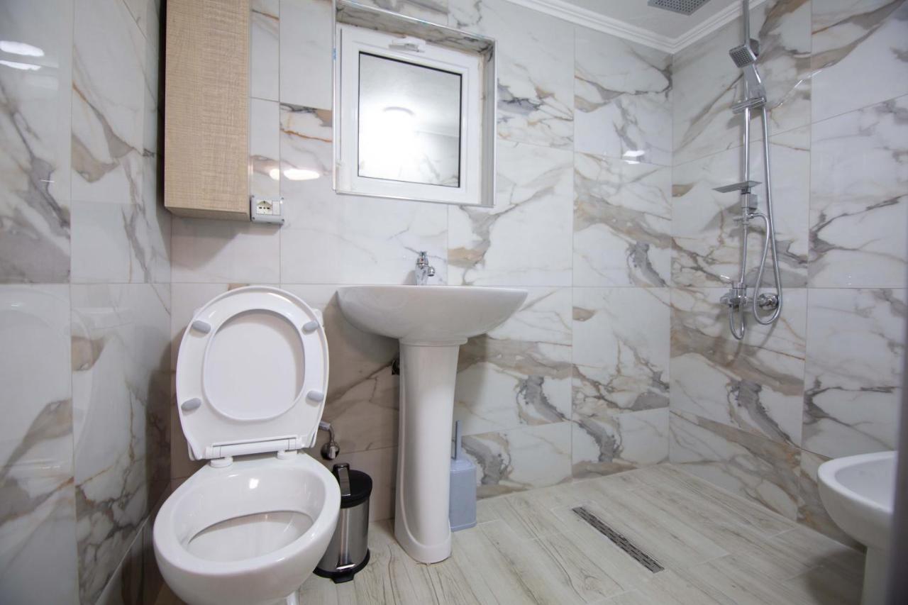 Vila Lika Hotel Korça Kültér fotó