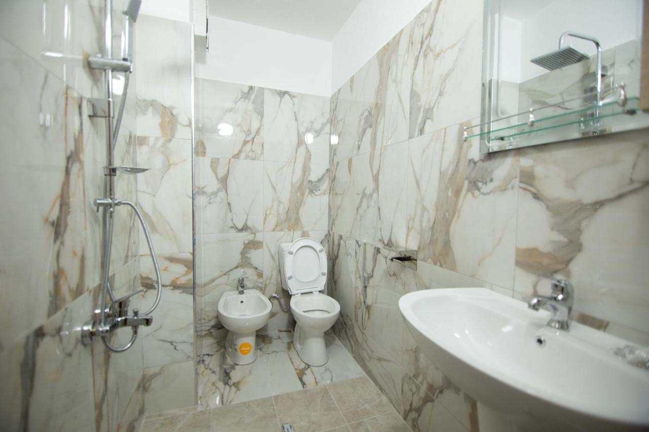 Vila Lika Hotel Korça Kültér fotó