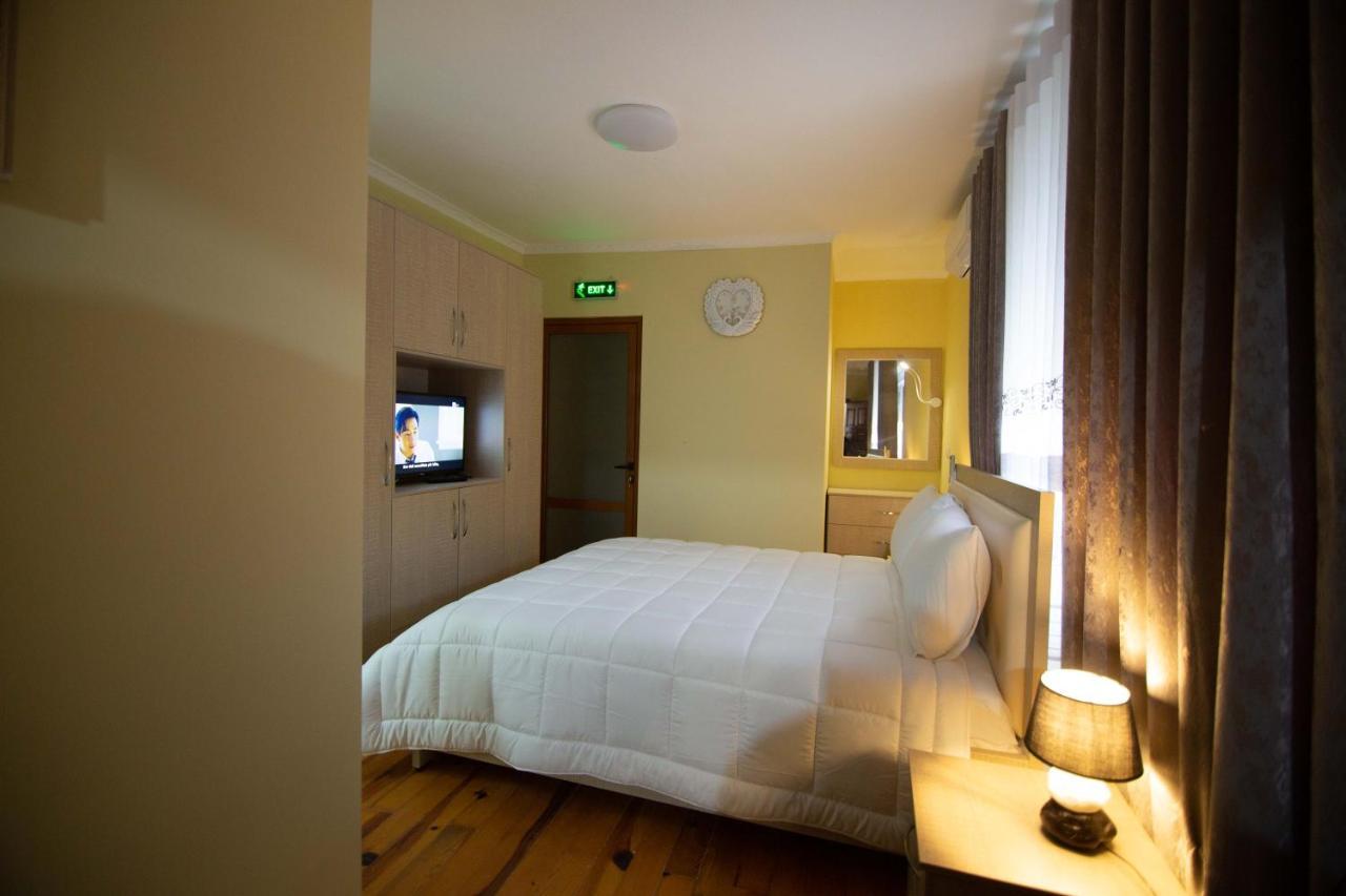 Vila Lika Hotel Korça Kültér fotó