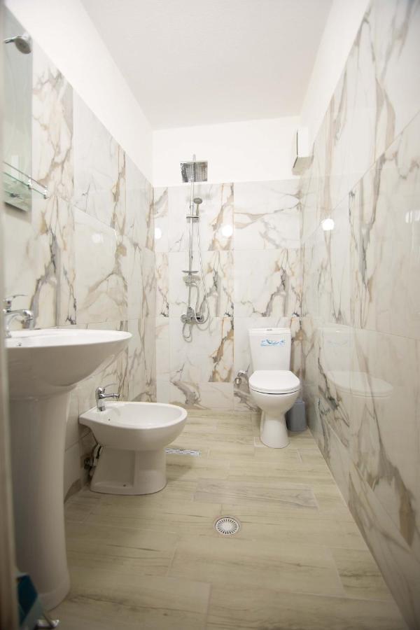 Vila Lika Hotel Korça Kültér fotó
