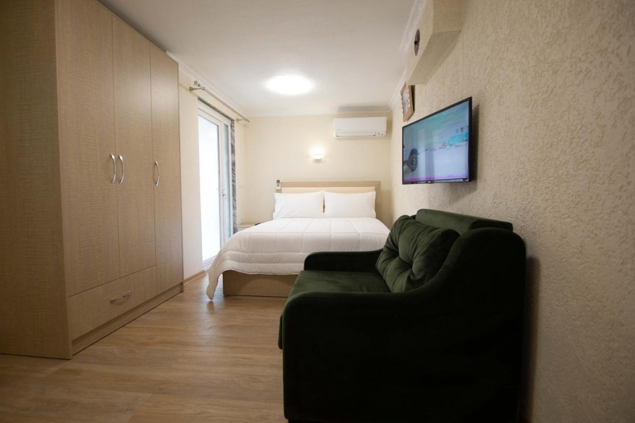 Vila Lika Hotel Korça Kültér fotó
