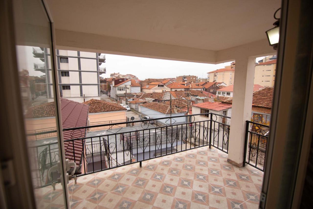 Vila Lika Hotel Korça Kültér fotó