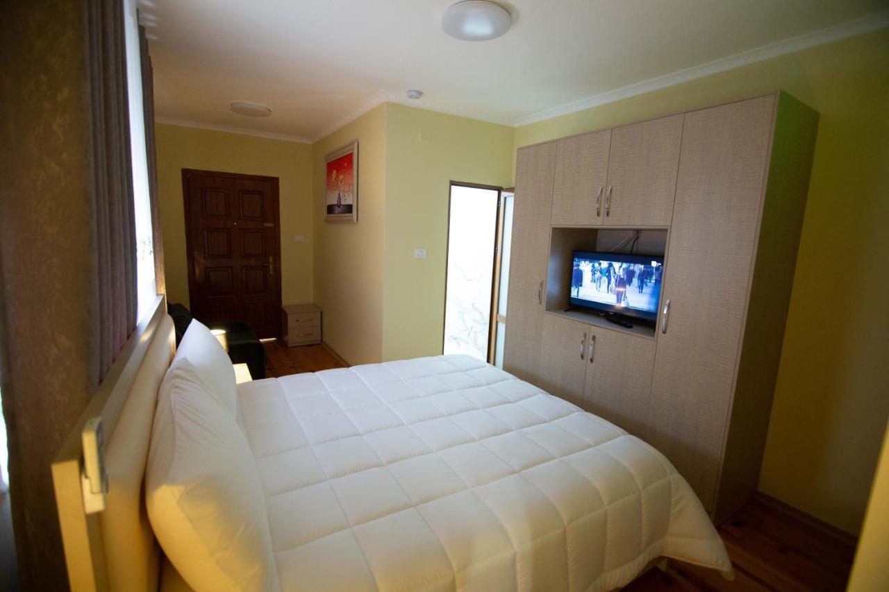 Vila Lika Hotel Korça Kültér fotó