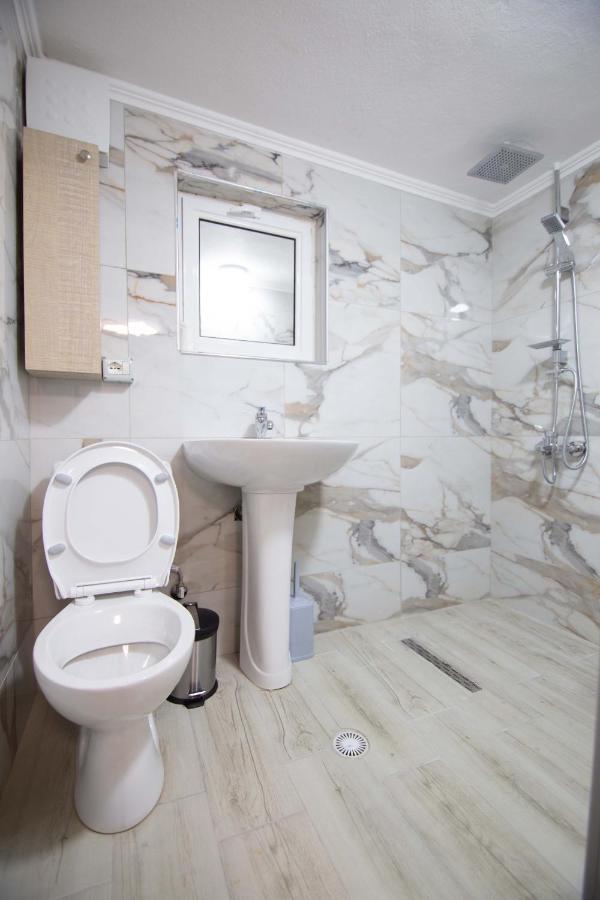 Vila Lika Hotel Korça Kültér fotó