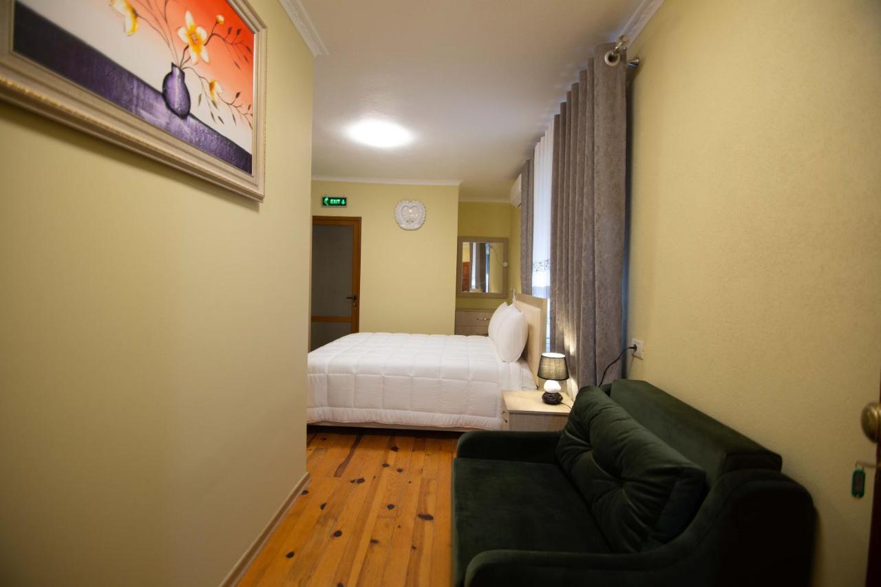 Vila Lika Hotel Korça Kültér fotó