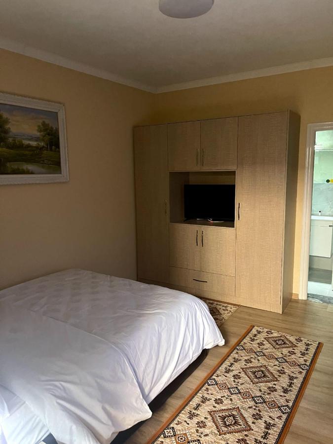 Vila Lika Hotel Korça Kültér fotó
