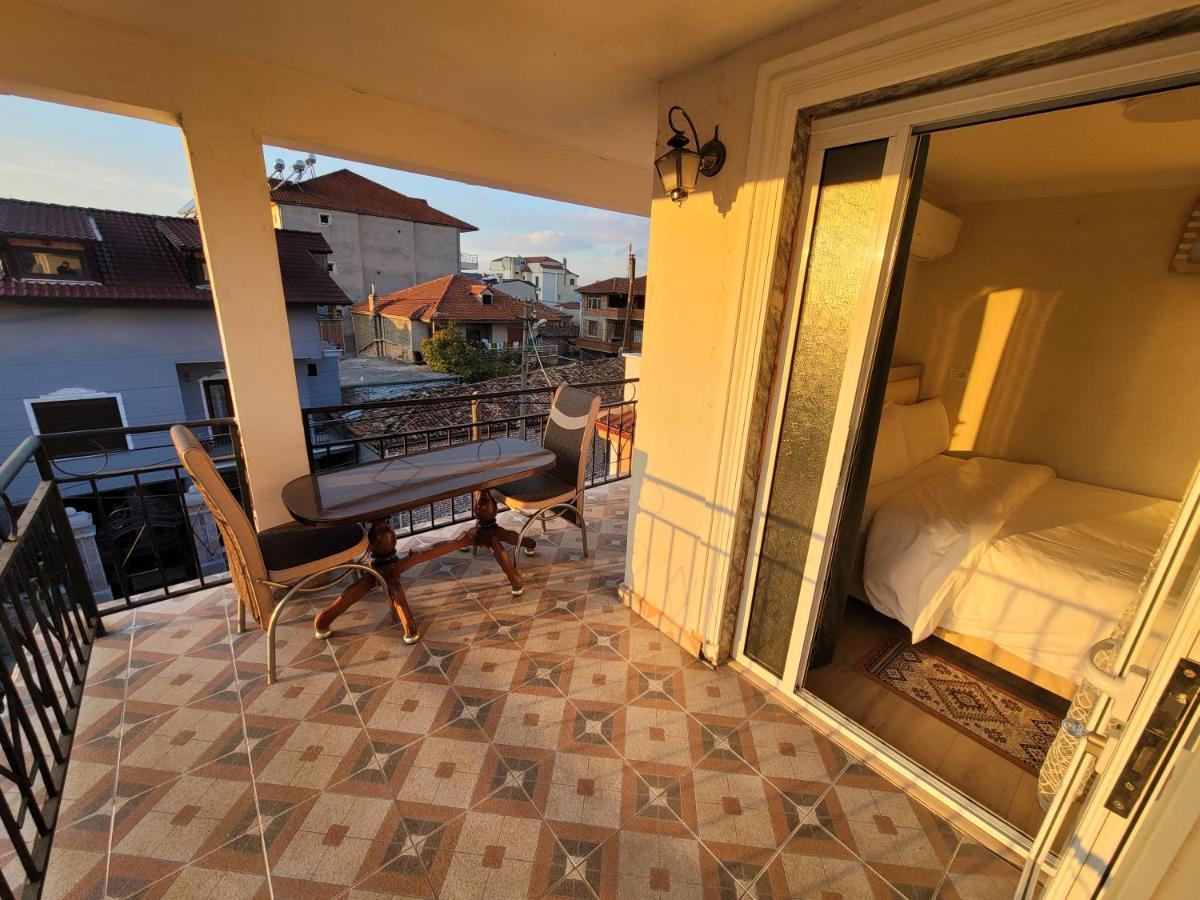 Vila Lika Hotel Korça Kültér fotó
