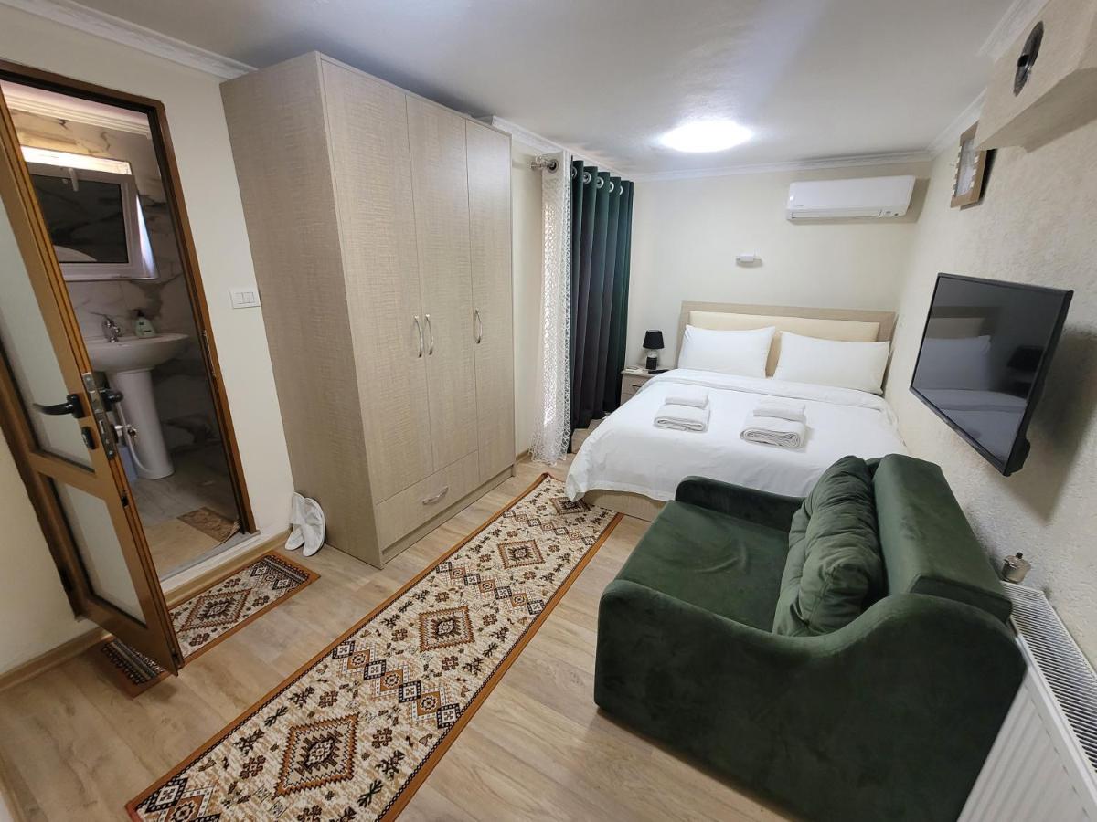 Vila Lika Hotel Korça Kültér fotó
