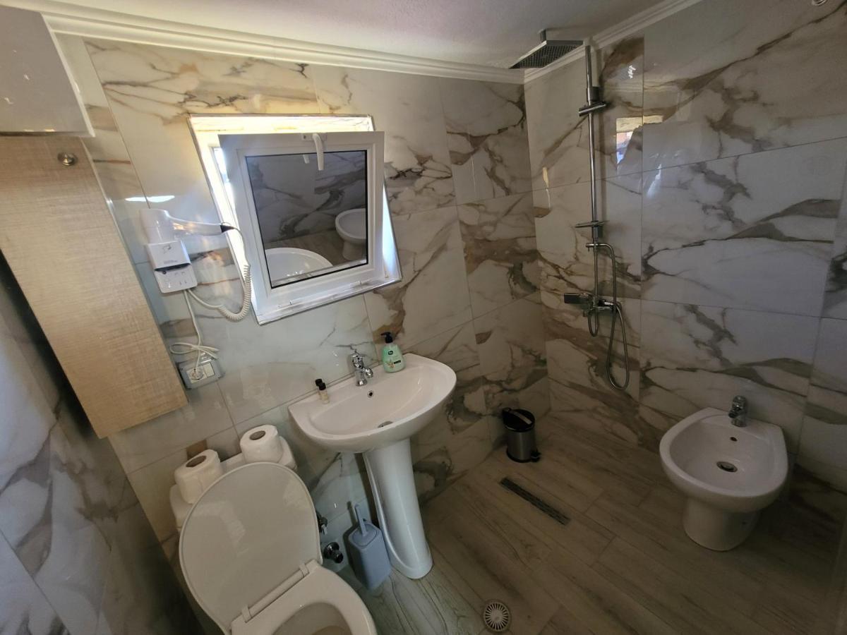 Vila Lika Hotel Korça Kültér fotó