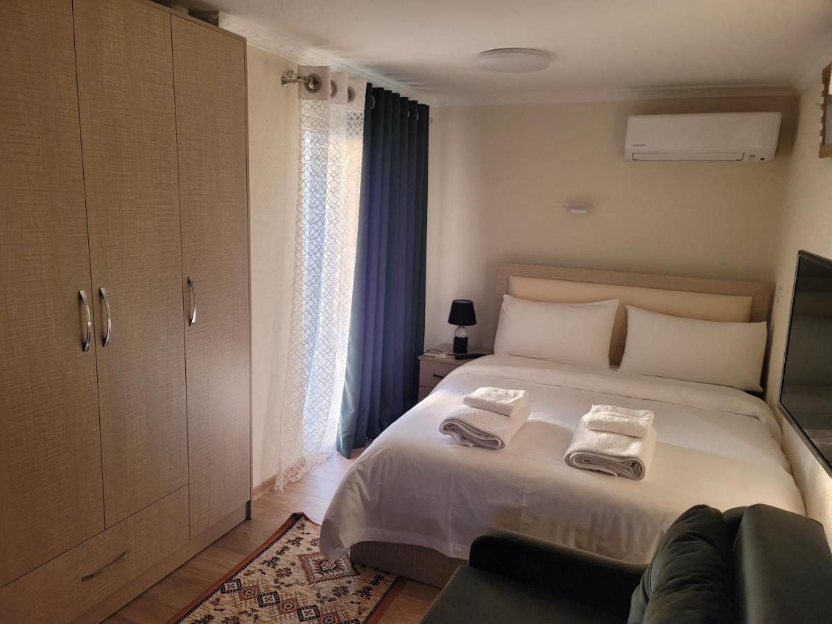 Vila Lika Hotel Korça Kültér fotó